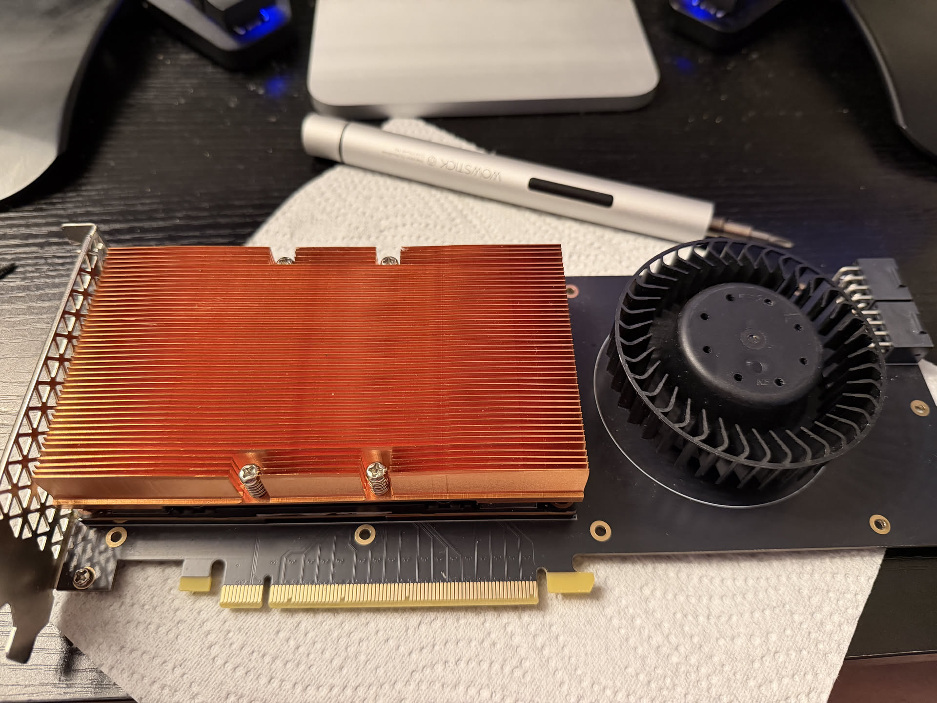 Heatsink on the V100 adapter